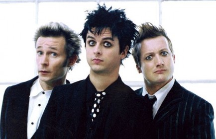 Green Day: "We dress so gay that it would make you gay for making fun of us."
